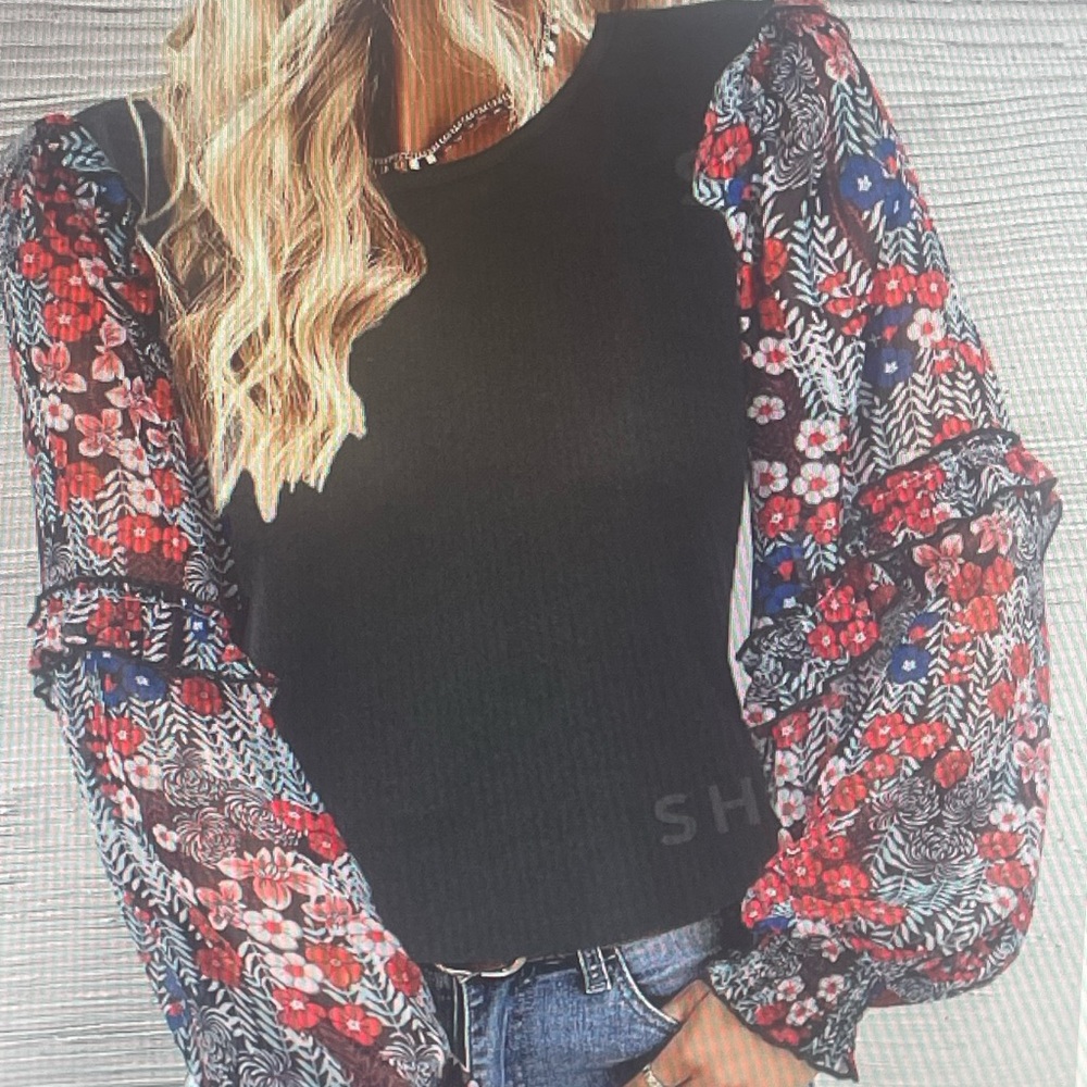 Medium red floral print latern sleeve ruffle